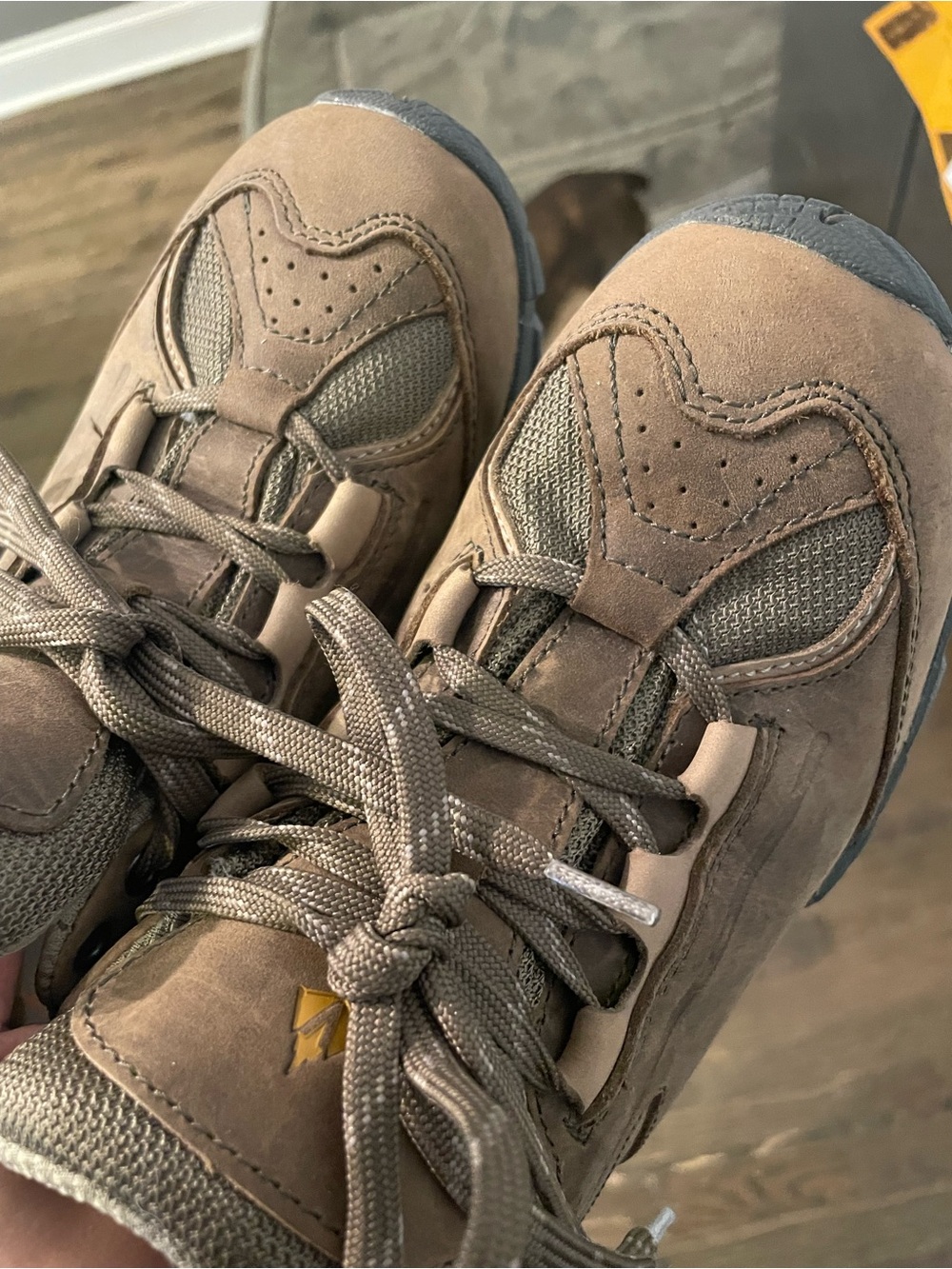 NWT Vasque Brown Hiking Sneakers | Size 7.5 - Picture 2 of 7